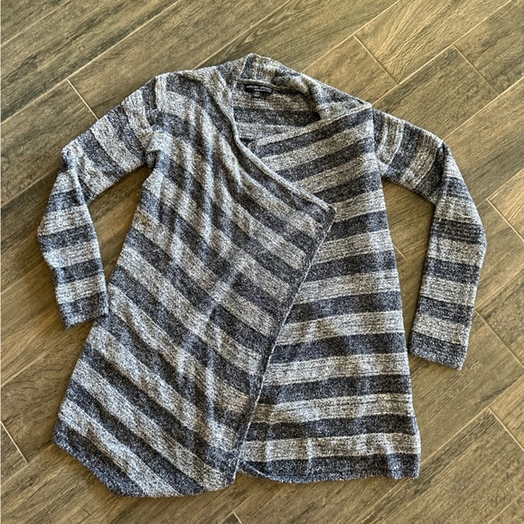 Barefoot Dreams cardigan size s/m. - Picture 1 of 2